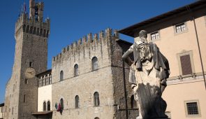 120508 Arezzo Town Hall